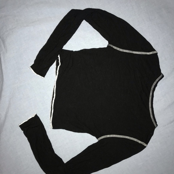 Black Long Sleeve Crop Top with Dragon Design - Picture 5 of 6